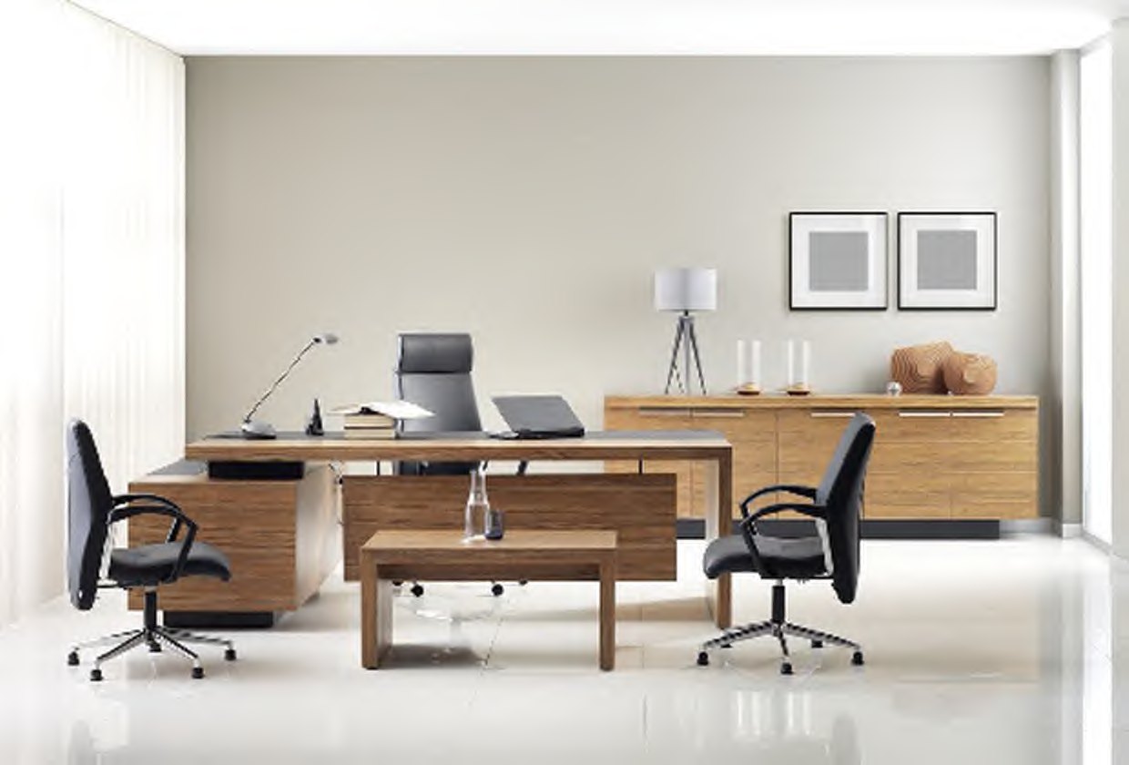 People working together at Intrex Trading